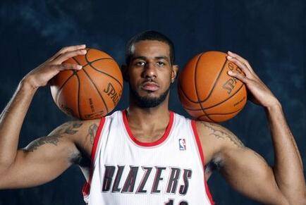 中展现出超 中展现出超